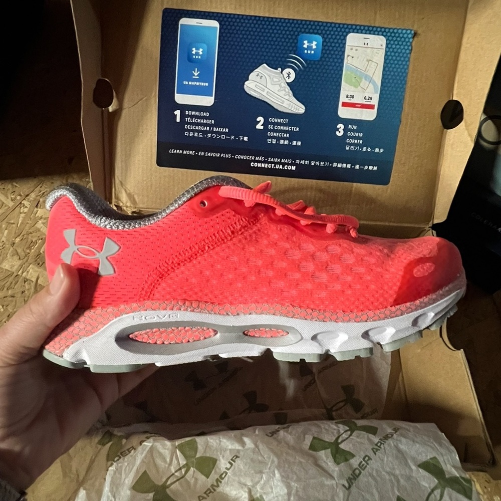 Under Armour HOVR Infinite 3 in Pink and White